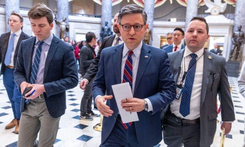 Watch of the government's closure: GOP goes ahead with a short -term bill while Democrats express the opposition