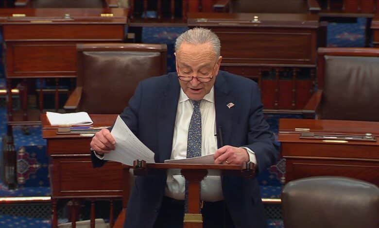 With the help of the Democrats, the Senate votes to avoid a government closure