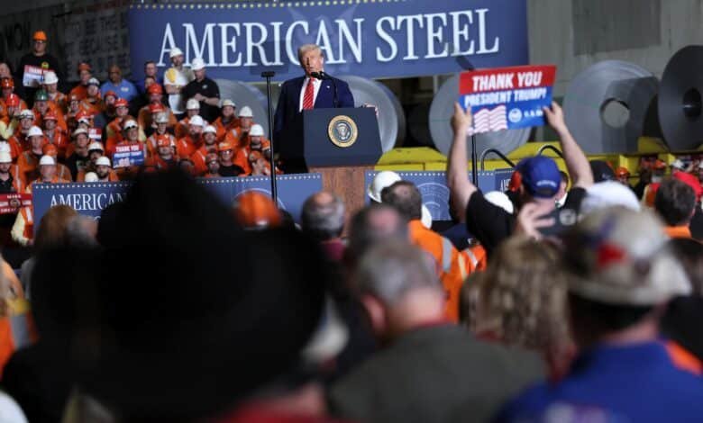 Trump greets us steel steel, says Steelmaker will be controlled by the United States '' - but offers few details