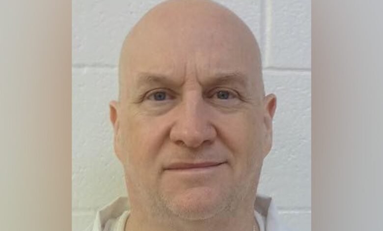 Tactical unit of the American border patrol deployed to help manhunt for an inmate from Arkansas escaped